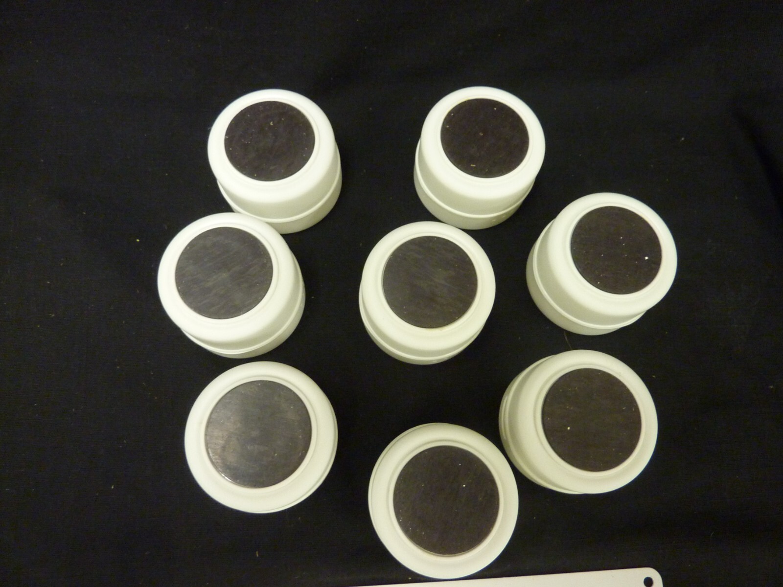 SET OF 8 WHITE PLASTIC 6 OZ METALLIC CONTAINERS CLEAR LID ON SQUARE RACK SPICES