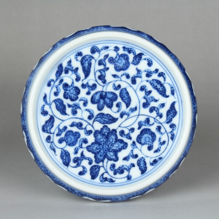 3.1″ Chinese Ming Blue-and-white Porcelain Lotus Flower Branch Plate