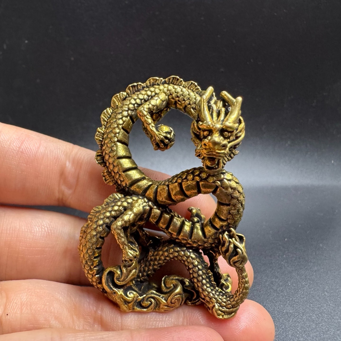 Vintage Hollow Brass Coiled Dragon Statue Play Pearl Fenghui Wealth DeskOrnament