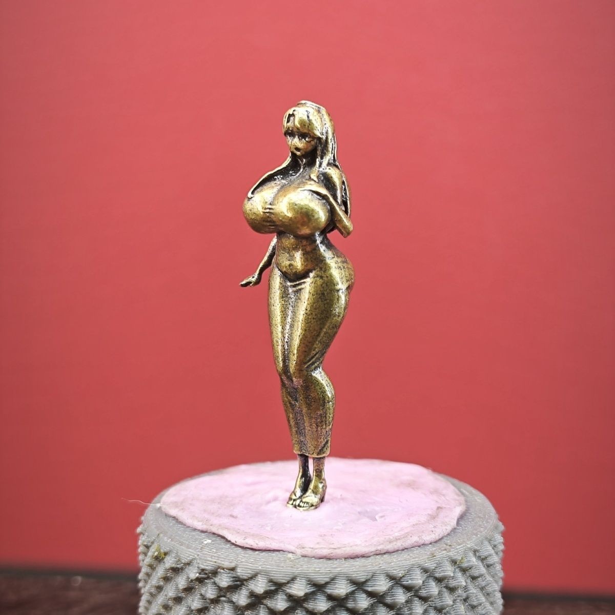 Brass 1:64 Scale Miniature Female Figure Statue 39mm Desk Decor Collectible