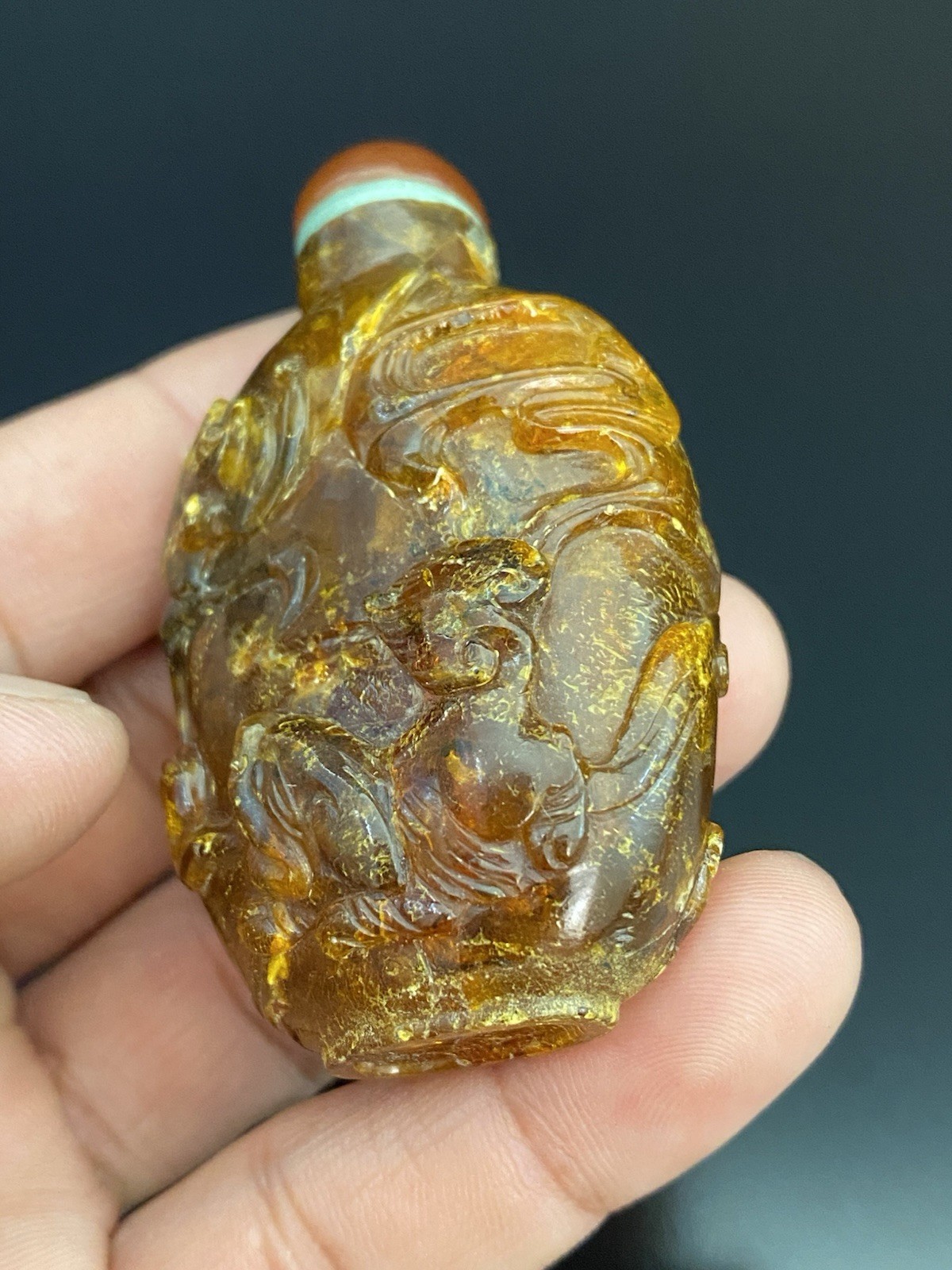 Antique Chinese Carved Honey Amber Foo Dog Lion Motif Snuff Bottle Carnelian Cap