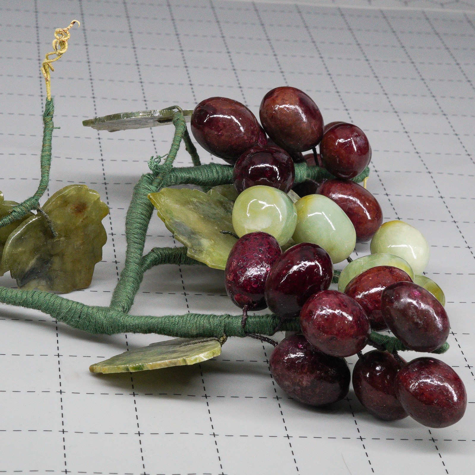 Vtg 10″ Jade Nephrite Celadon Stone Green & purple Grape Cluster w/ leaves 1.6lb