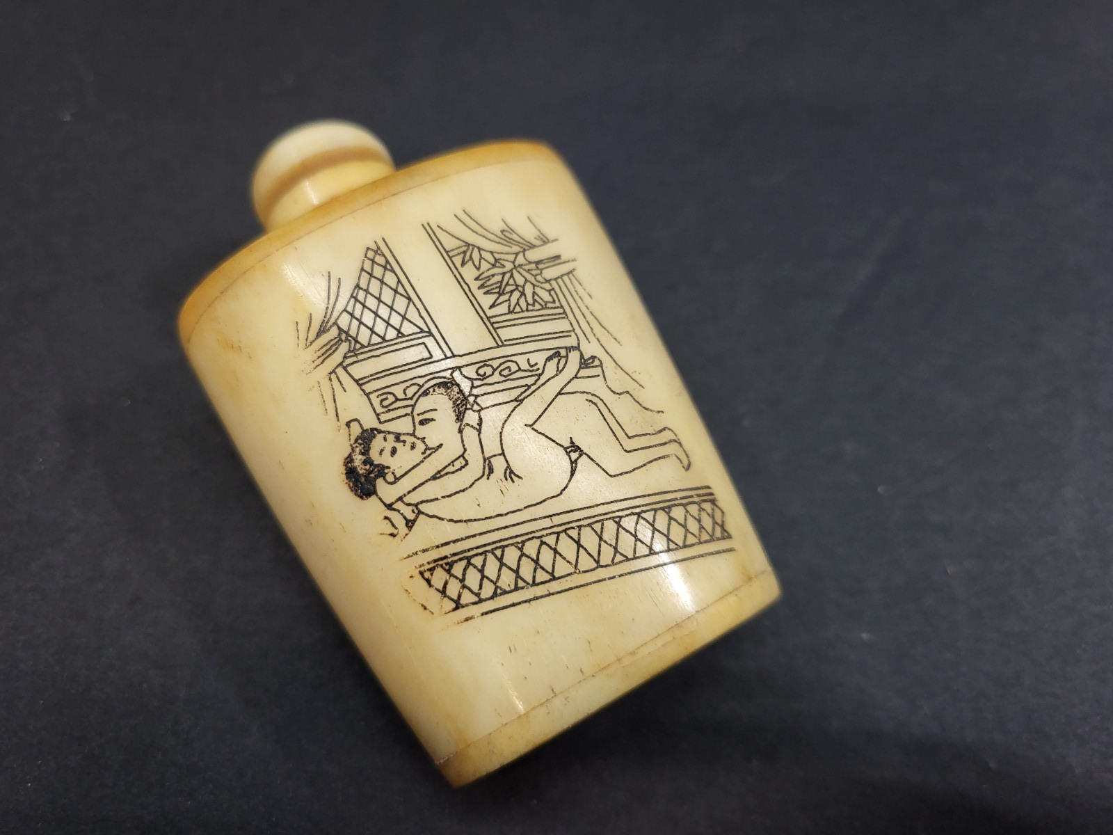 Vintage Etched Glossy Bovine Bone Asian Chinese Figural Women Snuff Bottle