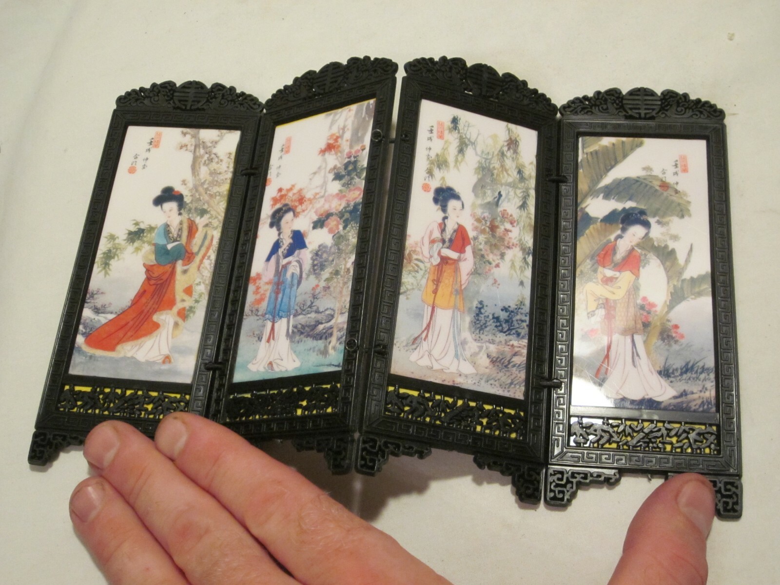 vintage small Chinese Print Screen Taiwan plastic Asian Oriental decor display