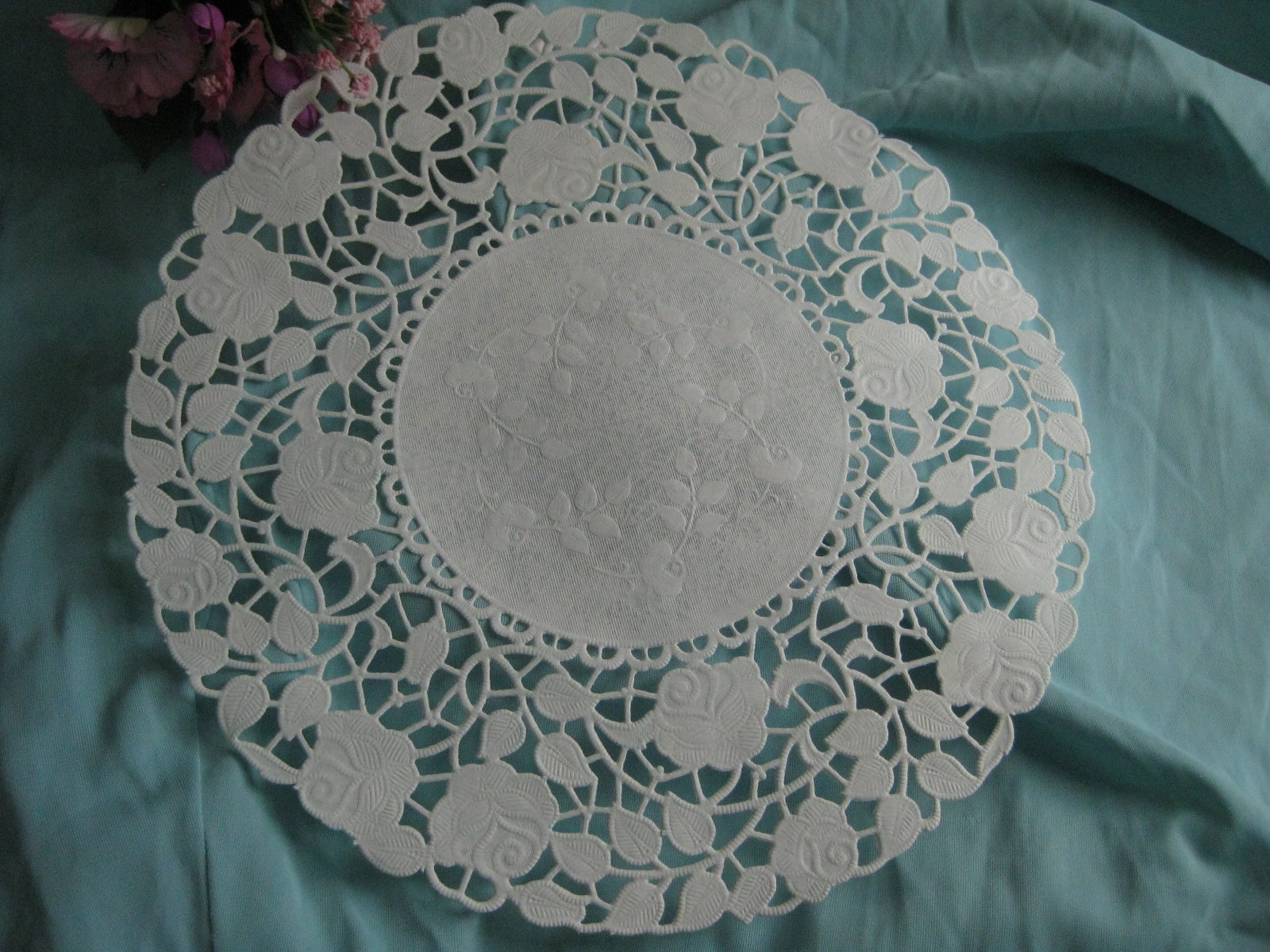 500 -VTG 8″ INCH Off WHITE IVORY PAPER ROSE FLORAL LACE DOILY CRAFT FULL BOX