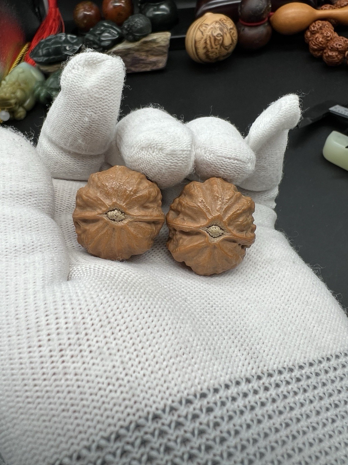 Pair of Match Chinese Health Small Walnut Collection精配文玩原装水滴💧秋子小手捻
