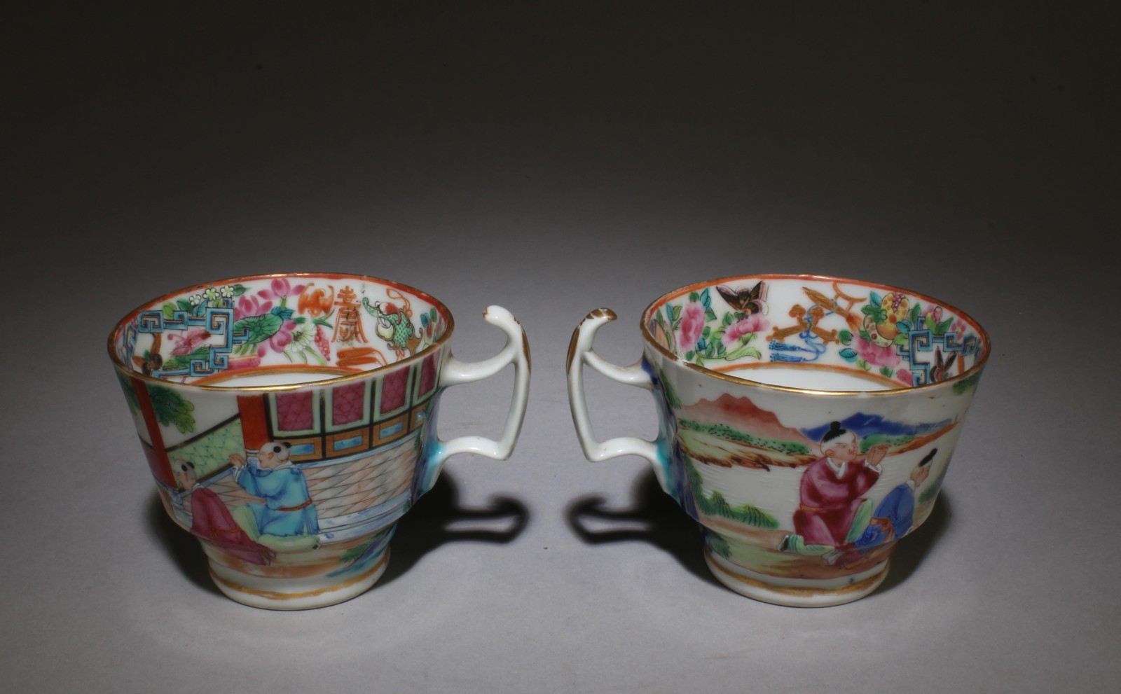 A Set of Guangcai Porcelain Cups