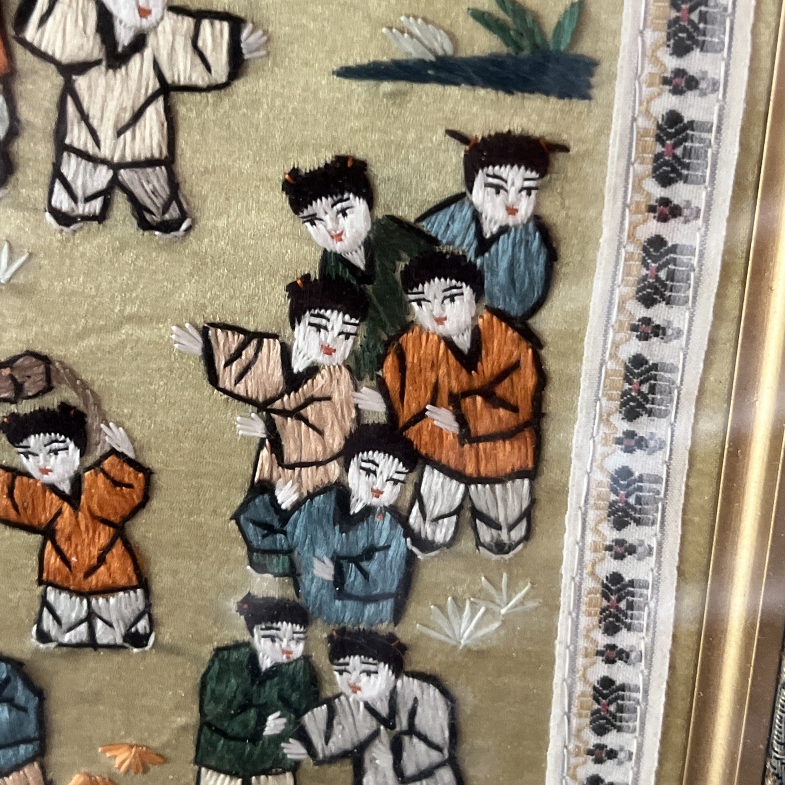 Chinese 100%Hand embroidered Peking Embroidery Art: Party painting screen
