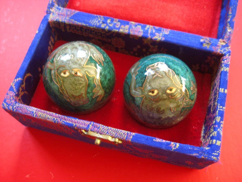 Baoding balls housed in a decorative brocade box – Excellent Rarely used.