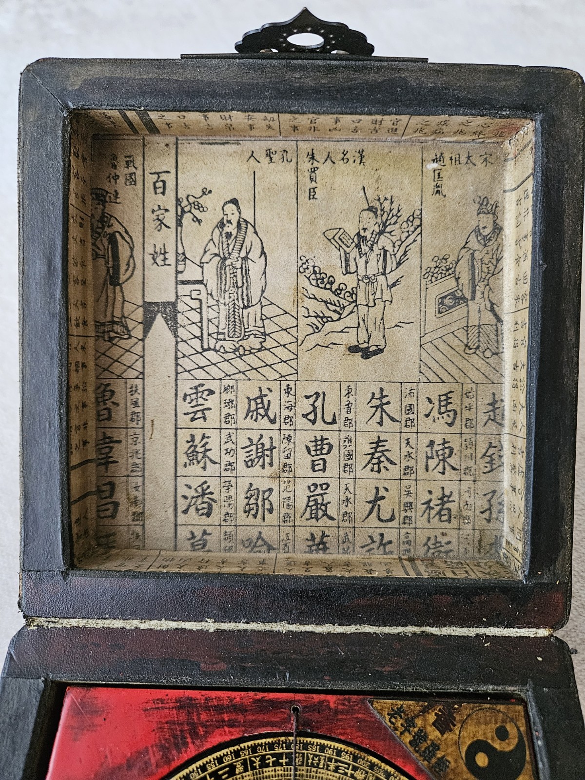 Oriental Chinese Compass in Leatherette Wood Box / Lid Has Issues – See Photos