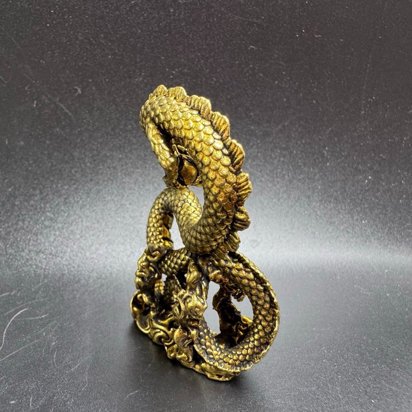 Vintage Hollow Brass Coiled Dragon Statue Play Pearl Fenghui Wealth DeskOrnament