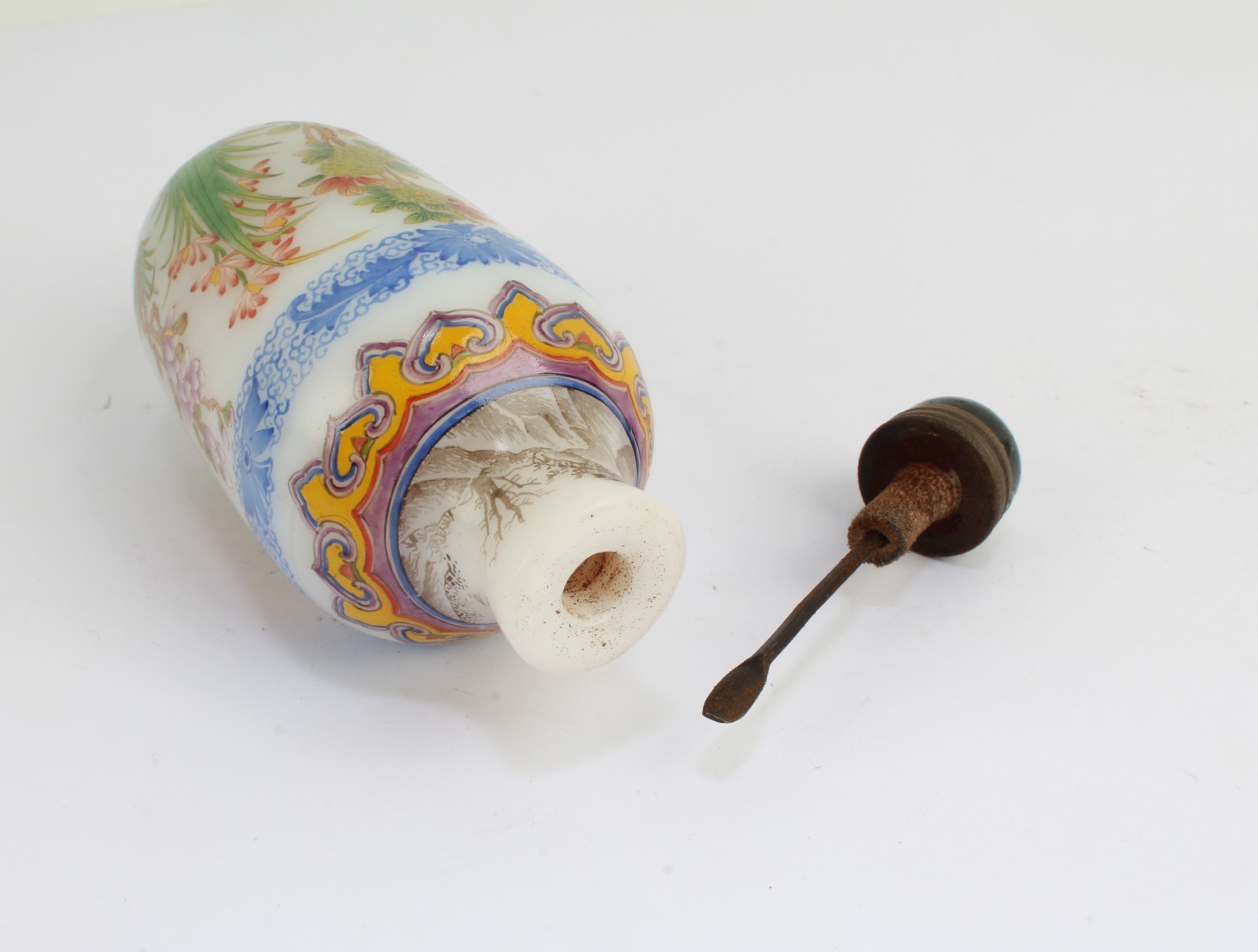 Chinese Peking Glass Snuff Bottle. ‘QianLong’ mark at base