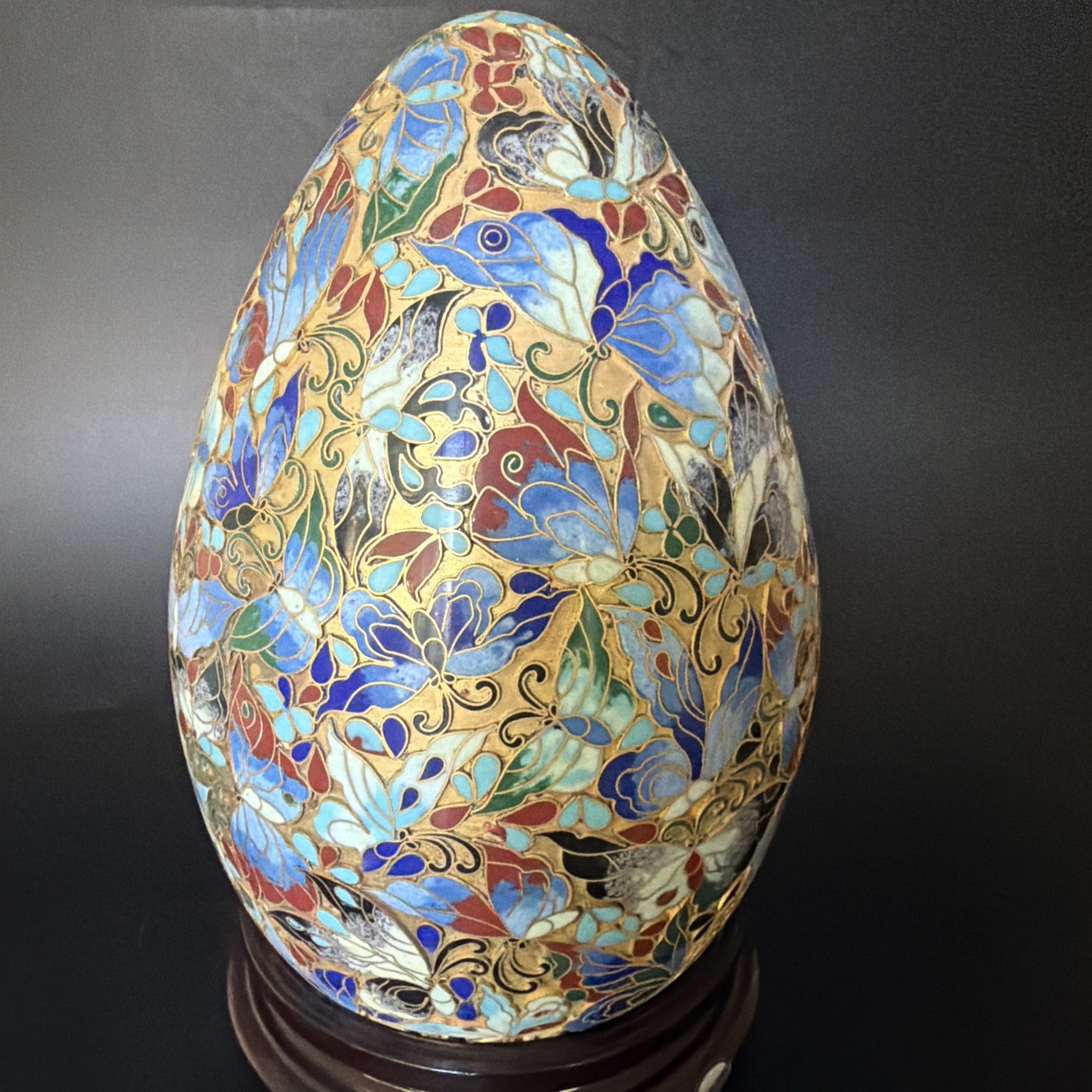 Large Chinese Cloisonné Egg Butterflies Floral Motif On Carved Wood Stand 11.5”