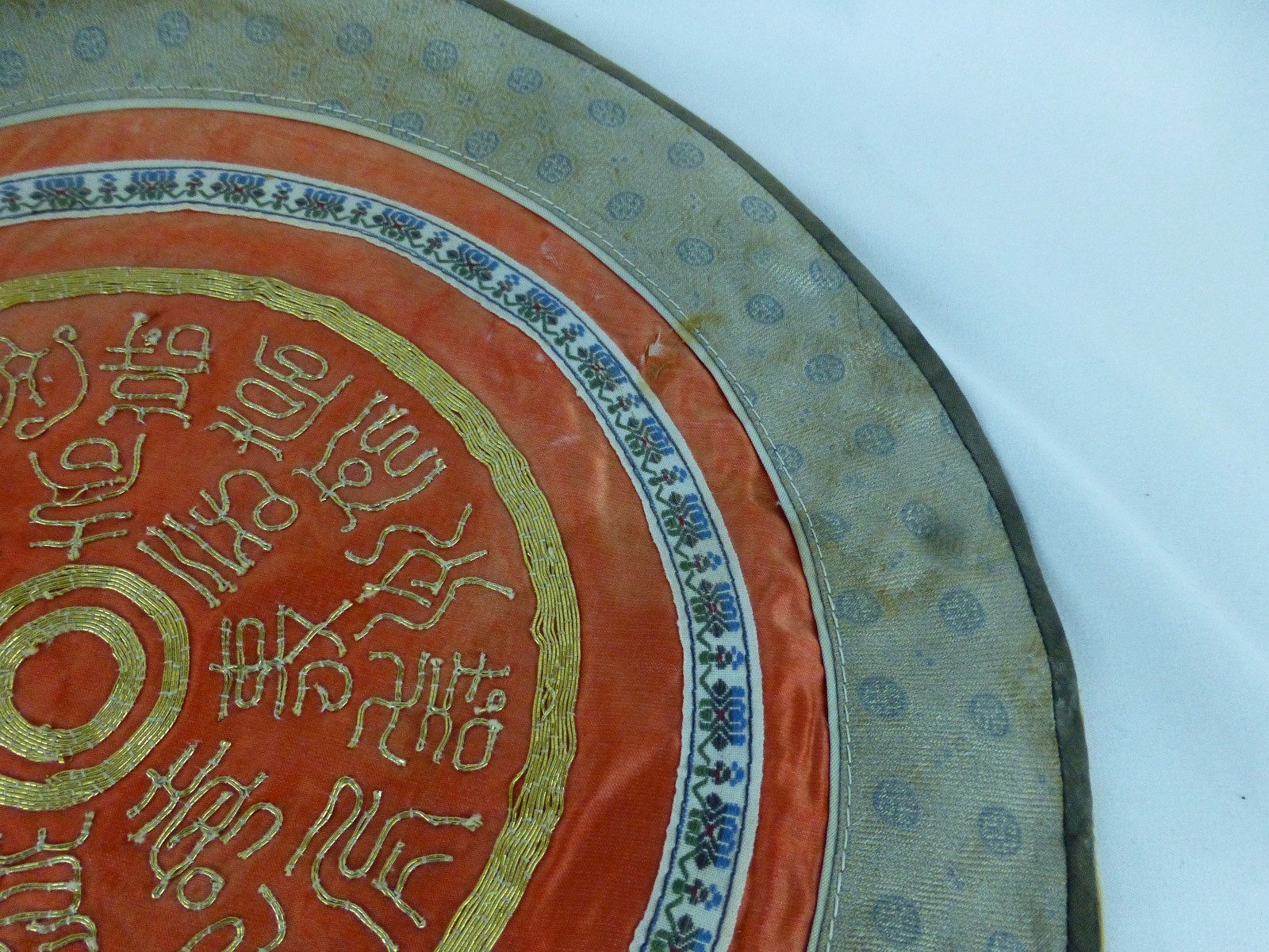 Vintage /Antique Chinese Embroidery unframed textile [Y8-W7-A8]