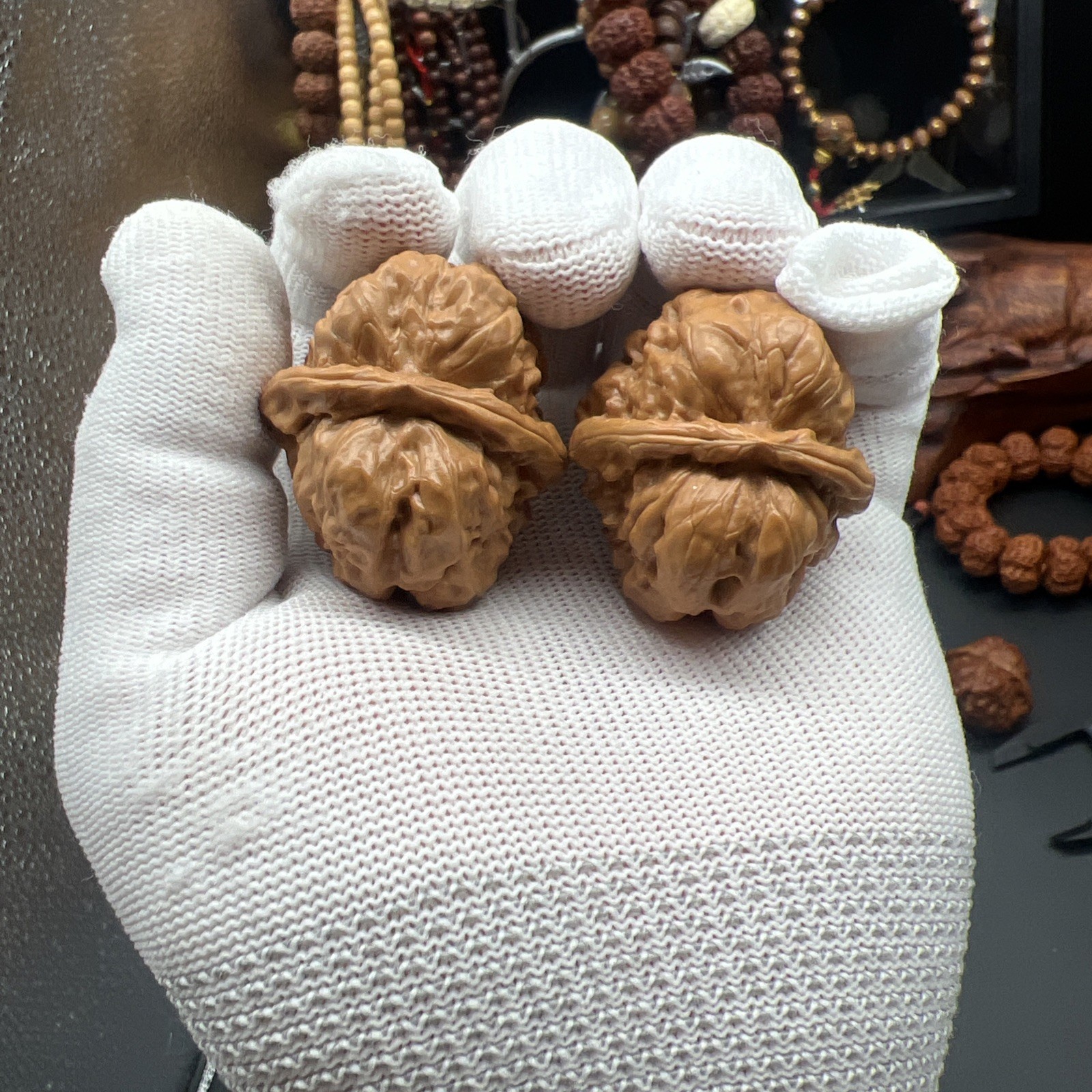 Pair of Match Chinese Health Walnut 36×38×31 精配文玩核桃金蟾蛤蟆头