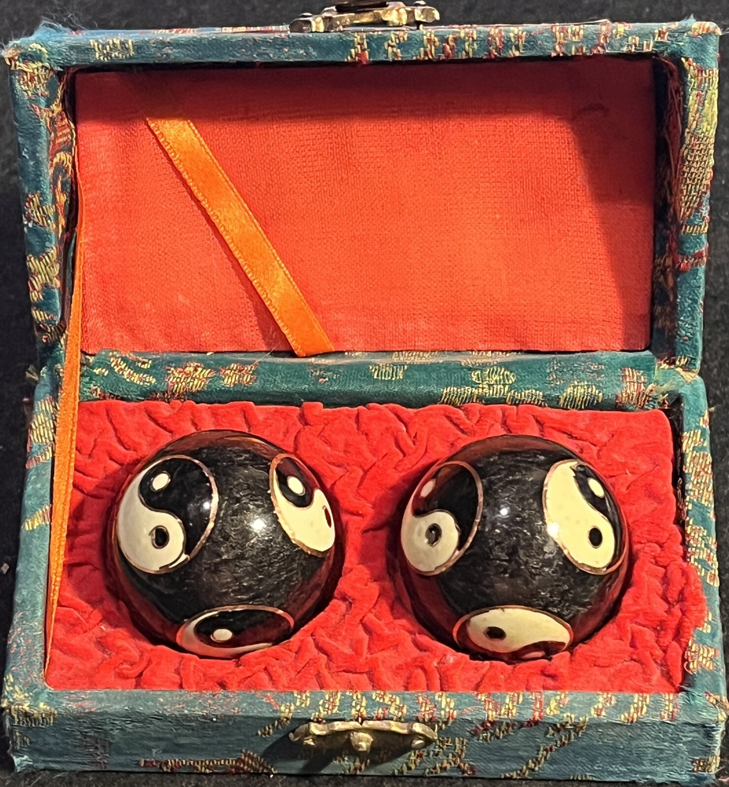 Chinese Harmony Balls Exercise HAND Therapy MEDITATION Metal Chime YIN-YANG Box