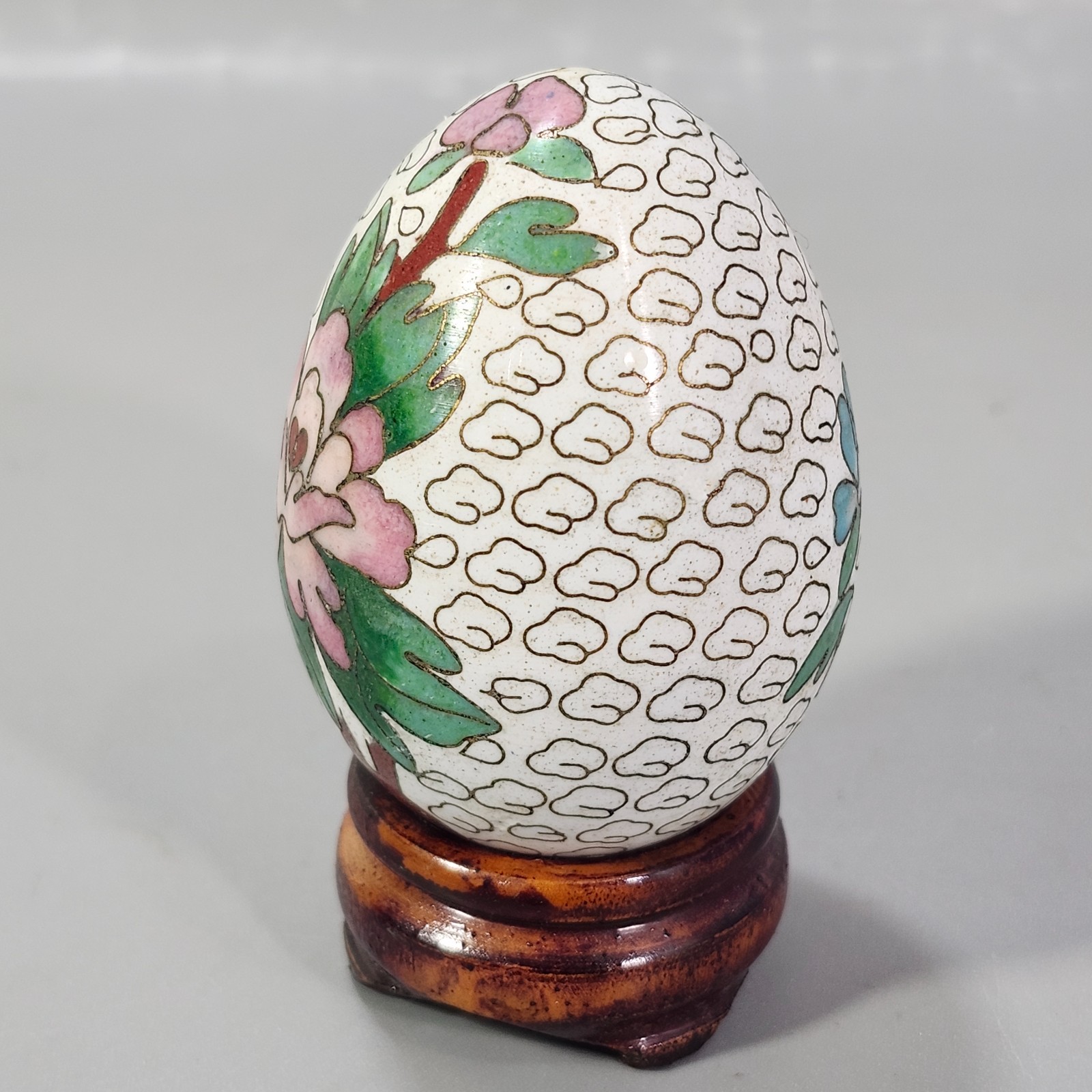 Asian Decor Chinese Cloisonne Egg on Stand 3” White with Cloud and Floral Art