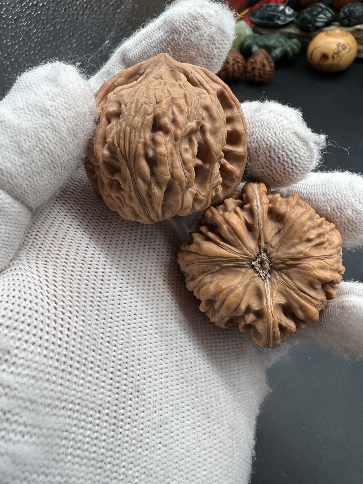 Pair of Match Chinese Health Walnut 40×38.5×36mm 精配文玩核桃～玉龙🐉粗筋狮子头