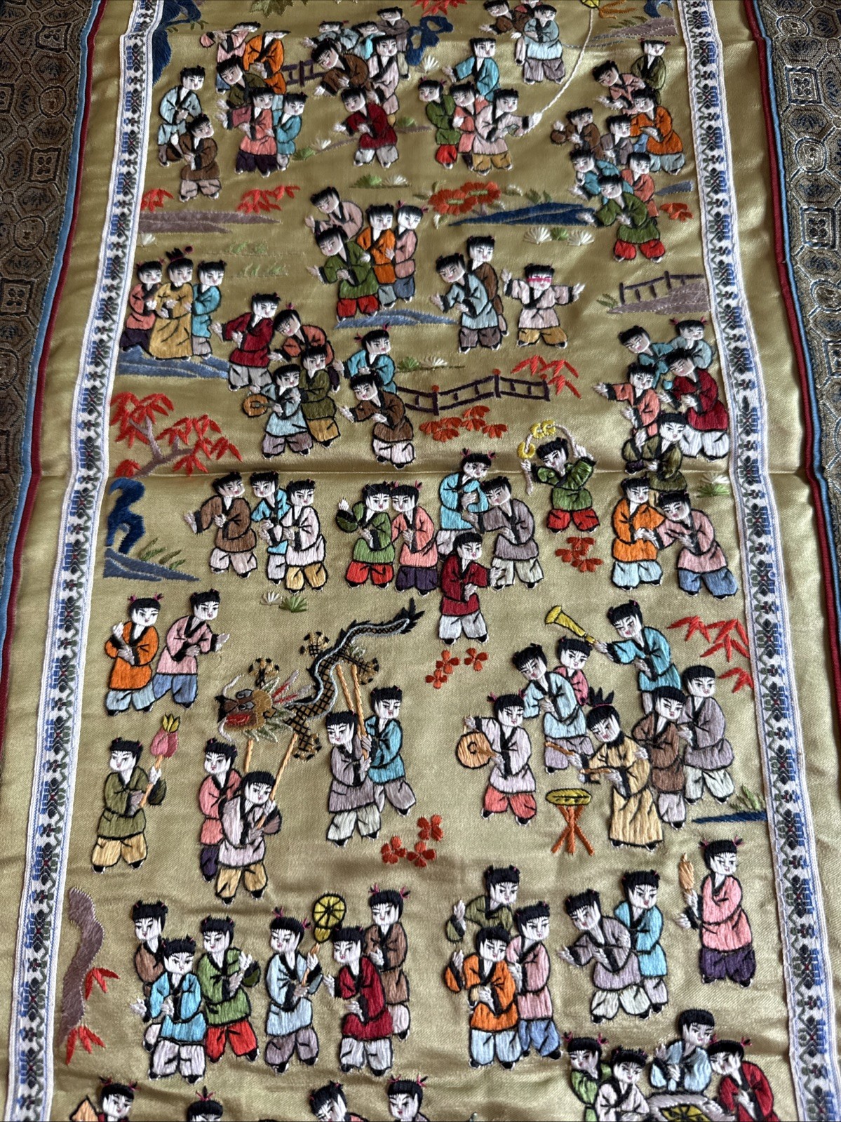 VTG Chinese Embroidered Silk Panel Wall Hanging of 100 Children 25.75” x 13”