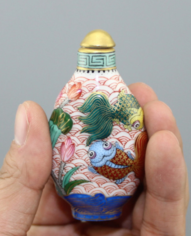 China Porcelain HandPainted Depict Gold Famille Rose Goldfish Lotus Snuff Bottle