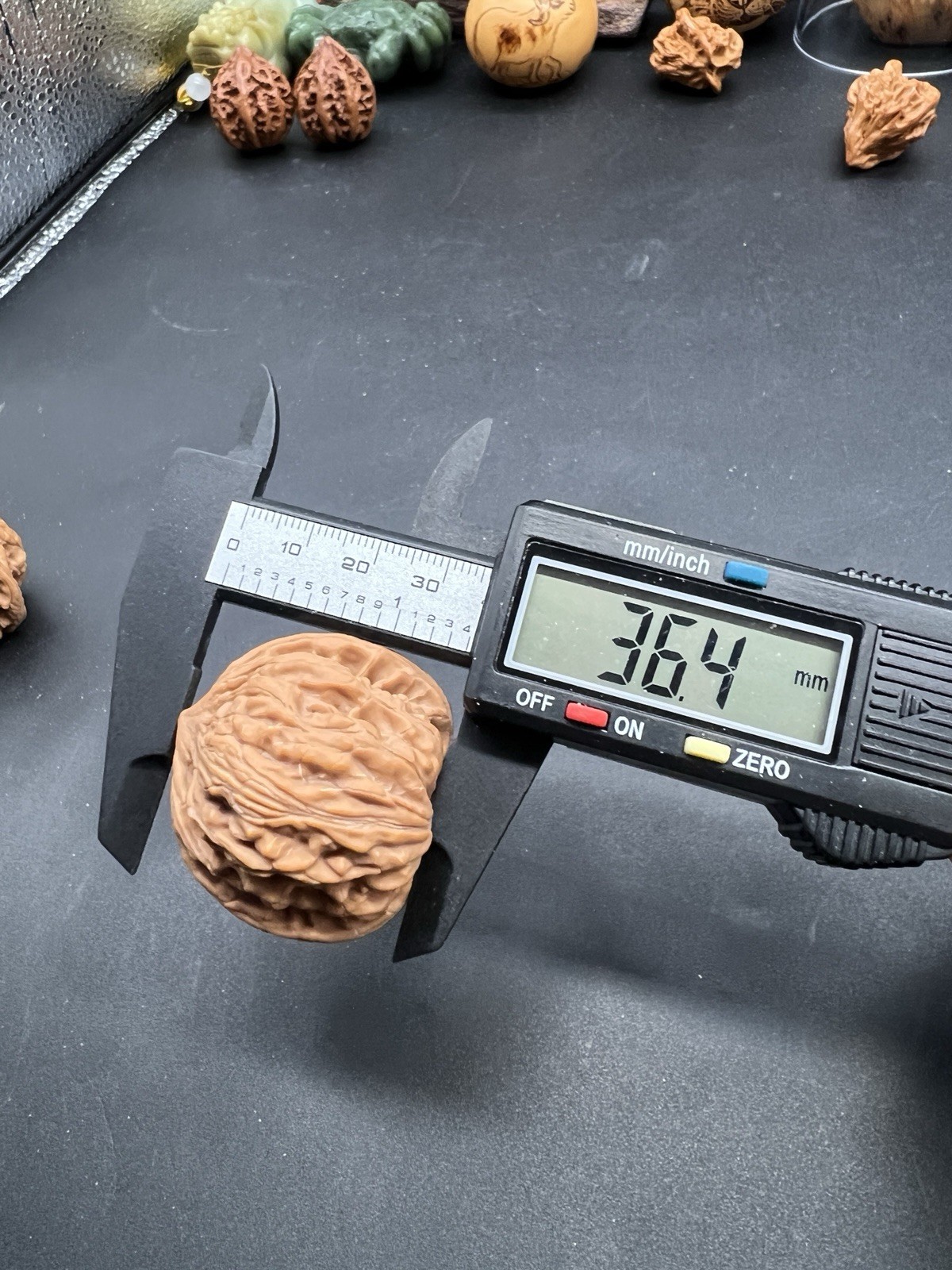 Pair of Match Chinese Health Walnut 40×38.5×36mm 精配文玩核桃～玉龙🐉粗筋狮子头