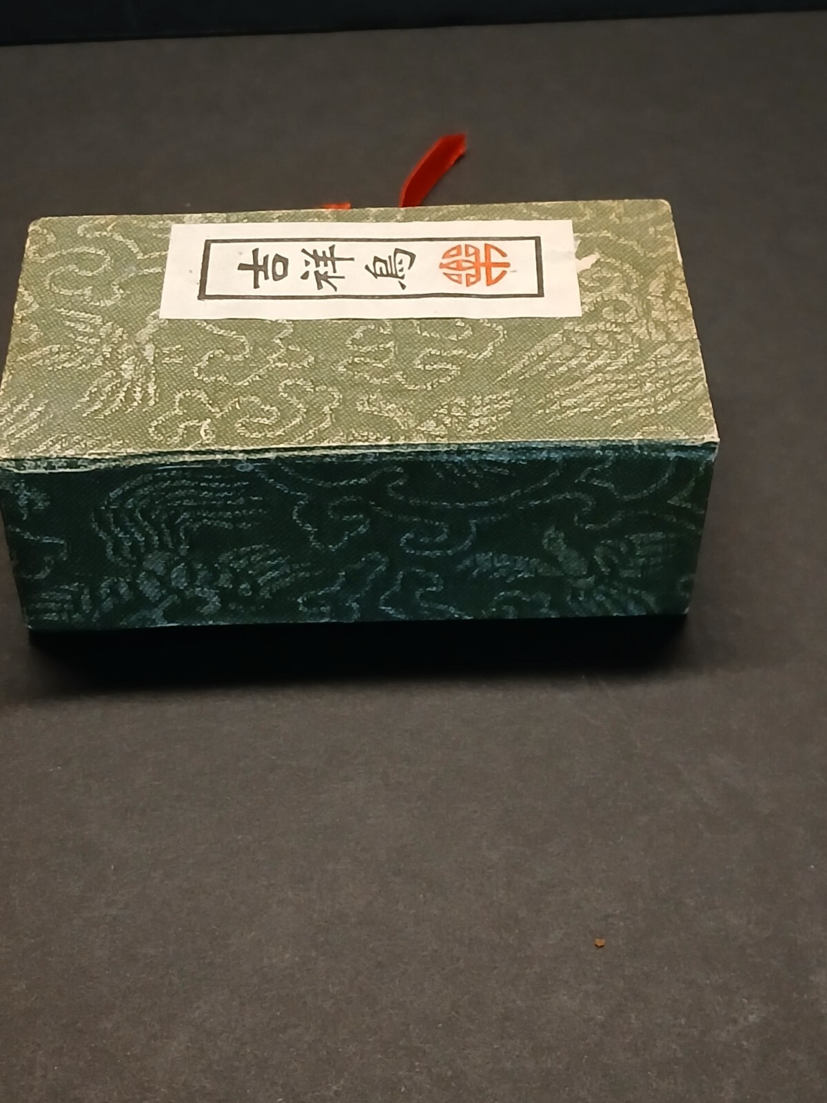 CHINESE GOLD METAL BIRDS ON GREEN LEAVES ATTACHED TO SPRINGS IN BOX