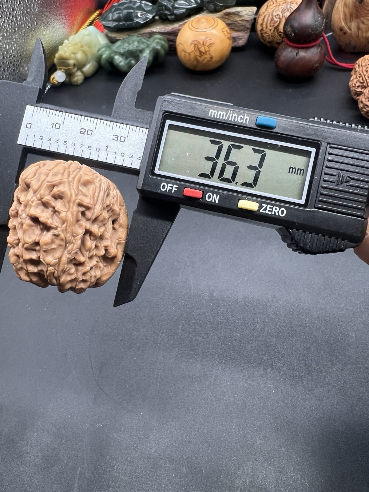 Pair of Match Chinese Health Walnut 36×39×36mm 精配文玩核桃～全品闷墩