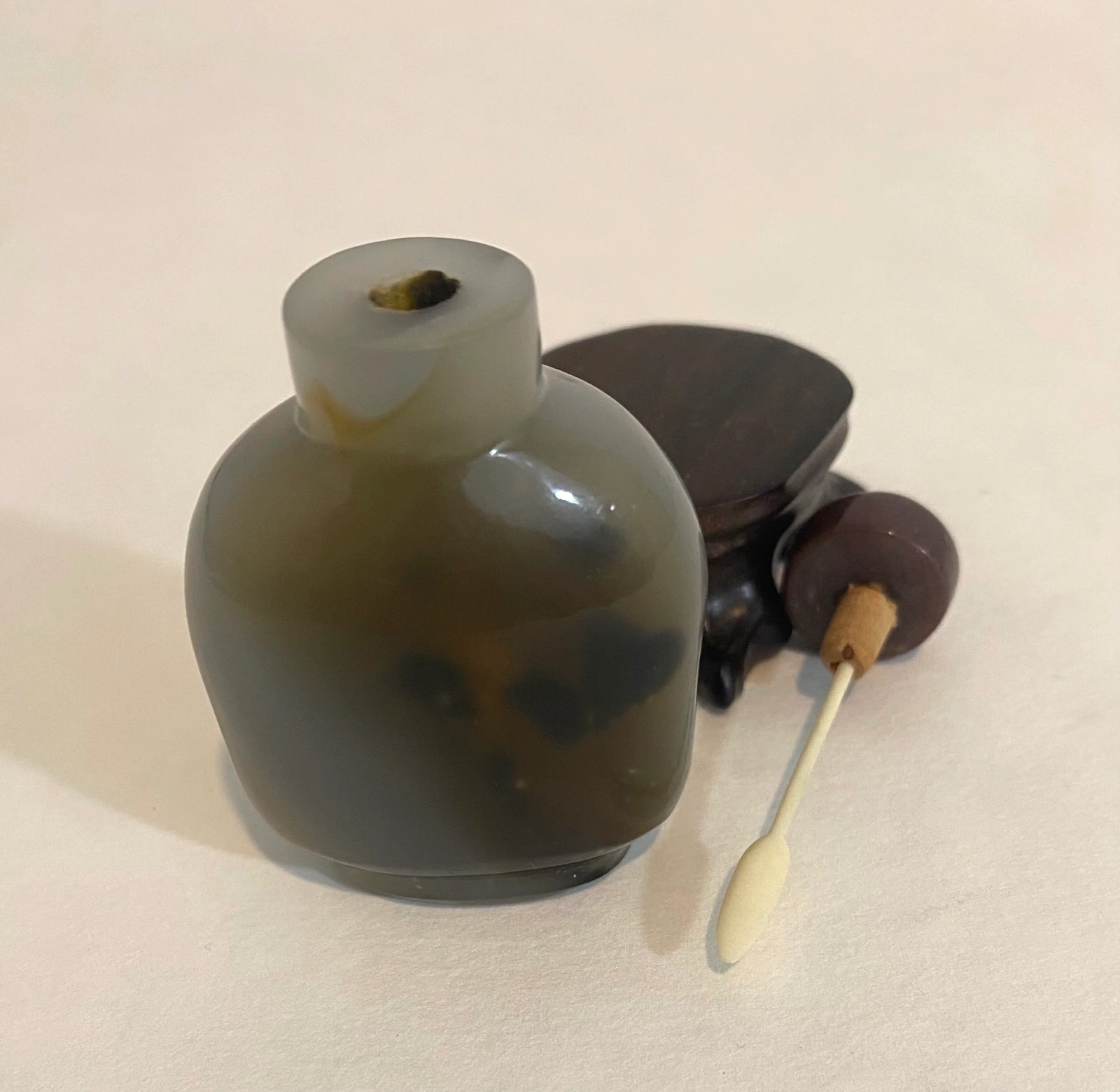 Antique Agate Snuff Bottle