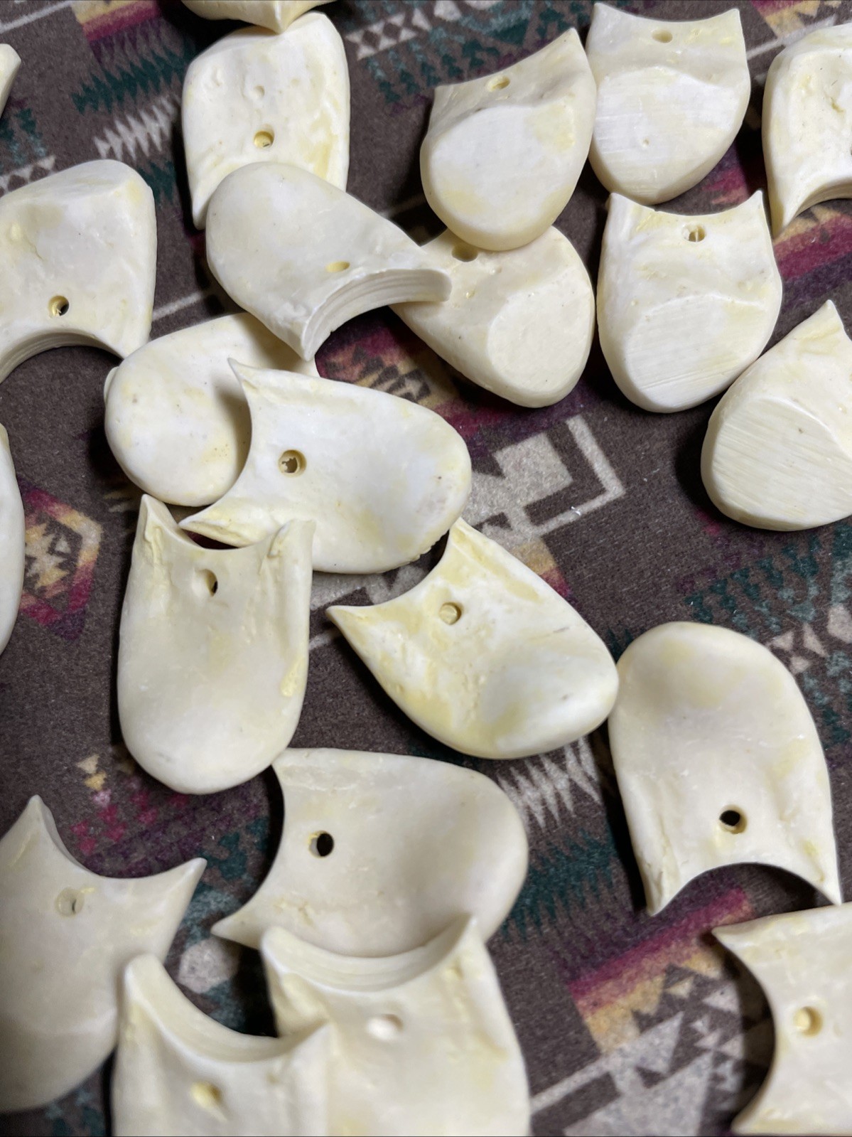 25 Imitation Elk Ivory Teeth Made of Resin