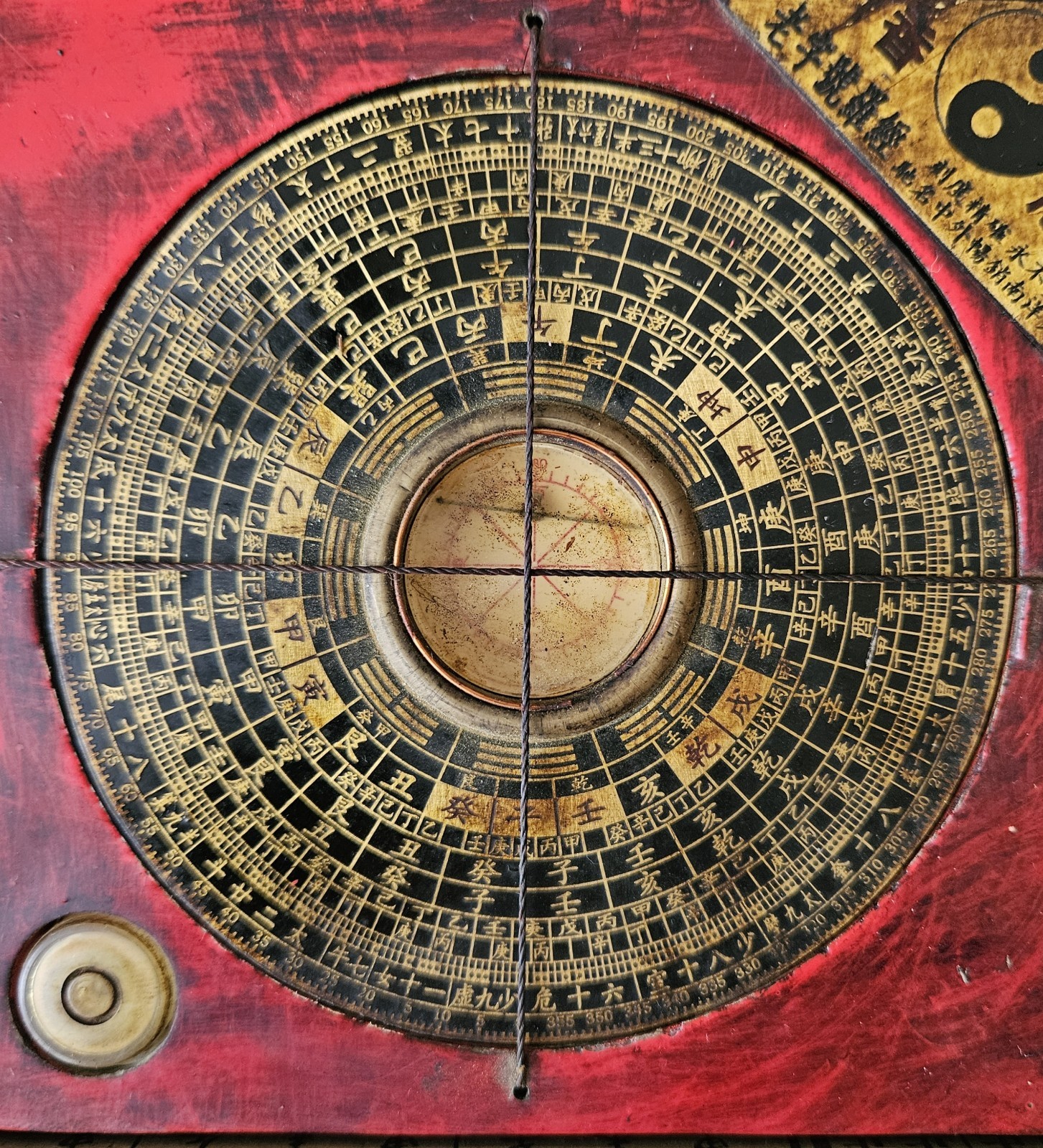 Oriental Chinese Compass in Leatherette Wood Box / Lid Has Issues – See Photos