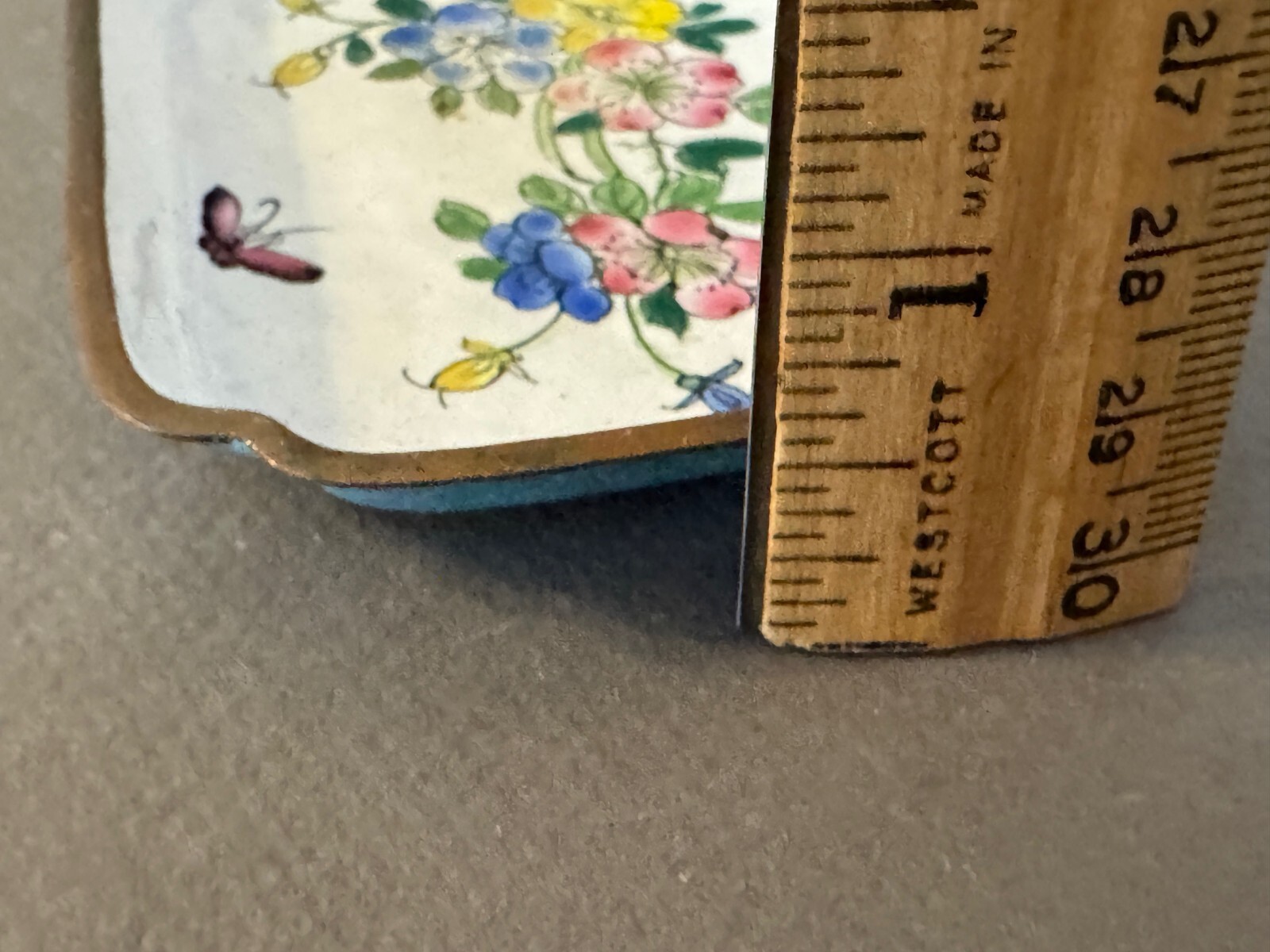 SMALL WHITE FLOWER BUTTERFLY CHINESE ENAMEL CLOISONNE TRINKET DISH TRAY VINTAGE