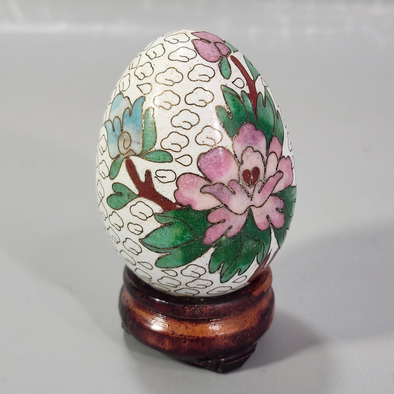 Asian Decor Chinese Cloisonne Egg on Stand 3” White with Cloud and Floral Art