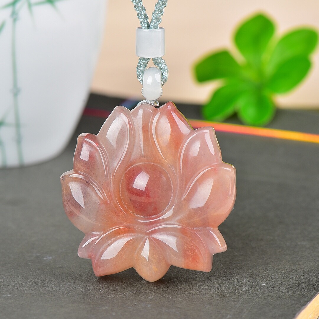 China Jade Hand Carving Exquisite Pretty Lotus Flower Pendant金丝玉