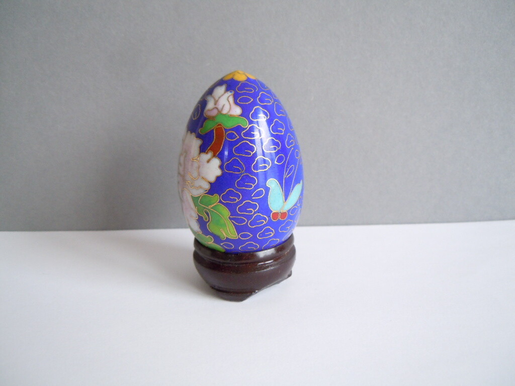 Cloisonne Egg Dark Blue Colorful Gold Tone Wooden Base Stand 43.6 g/6.3 x 4.1 cm