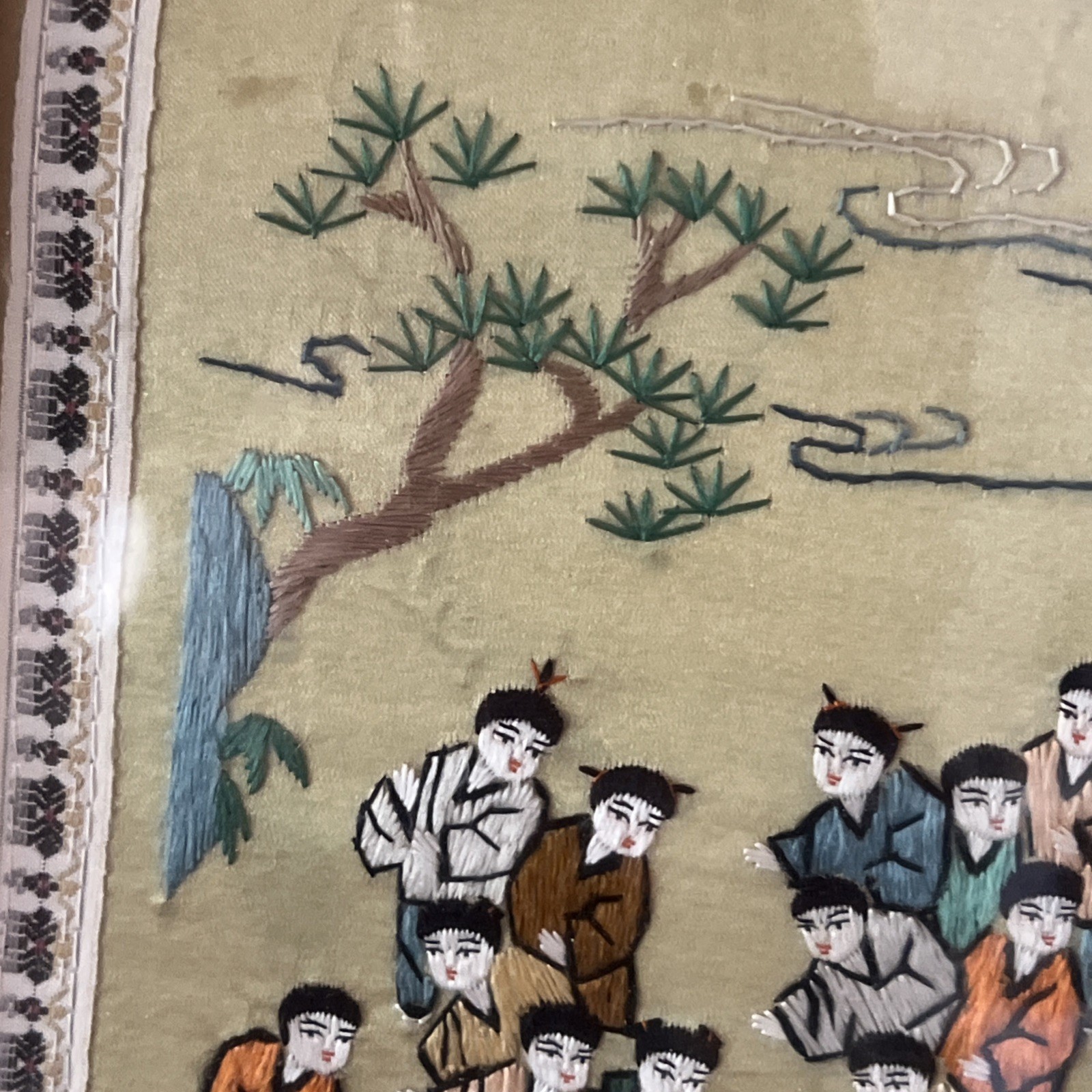 Chinese 100%Hand embroidered Peking Embroidery Art: Party painting screen