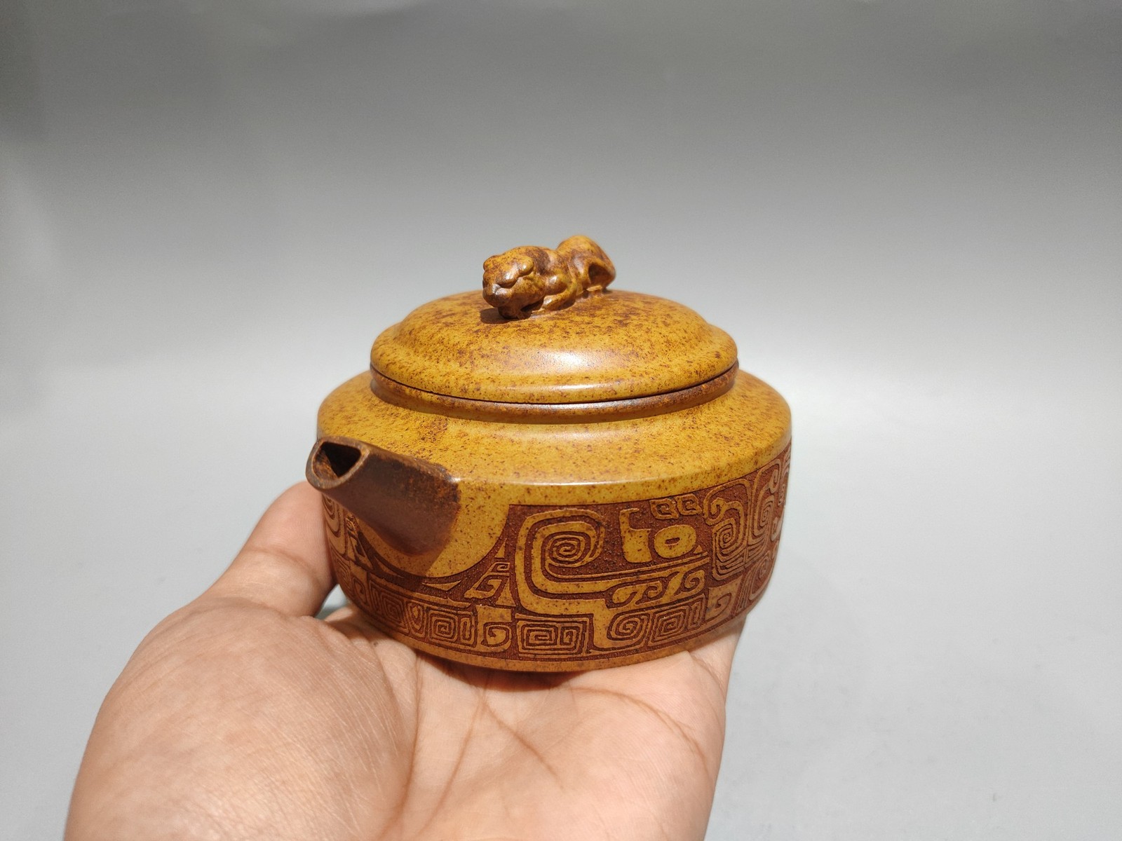 5.9″ Zisha Pottery Dragon Bone Gold Sand Tiger Bronze Pattern Straight Teapot