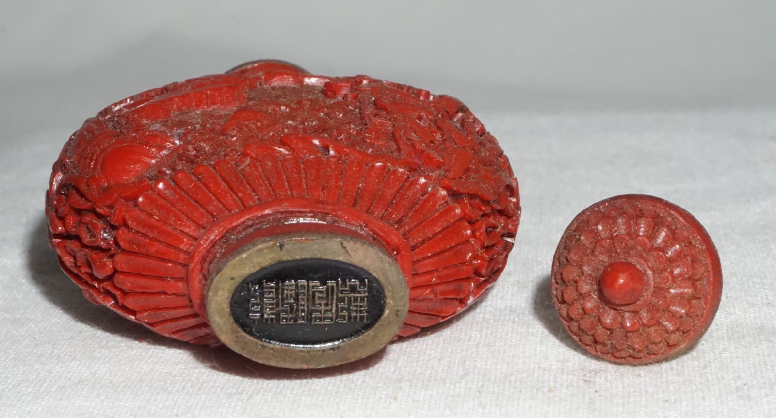 Vtg Chinese Cinnabar Style Snuff Bottle w Molded Figure Motif Reign (LLA) IC