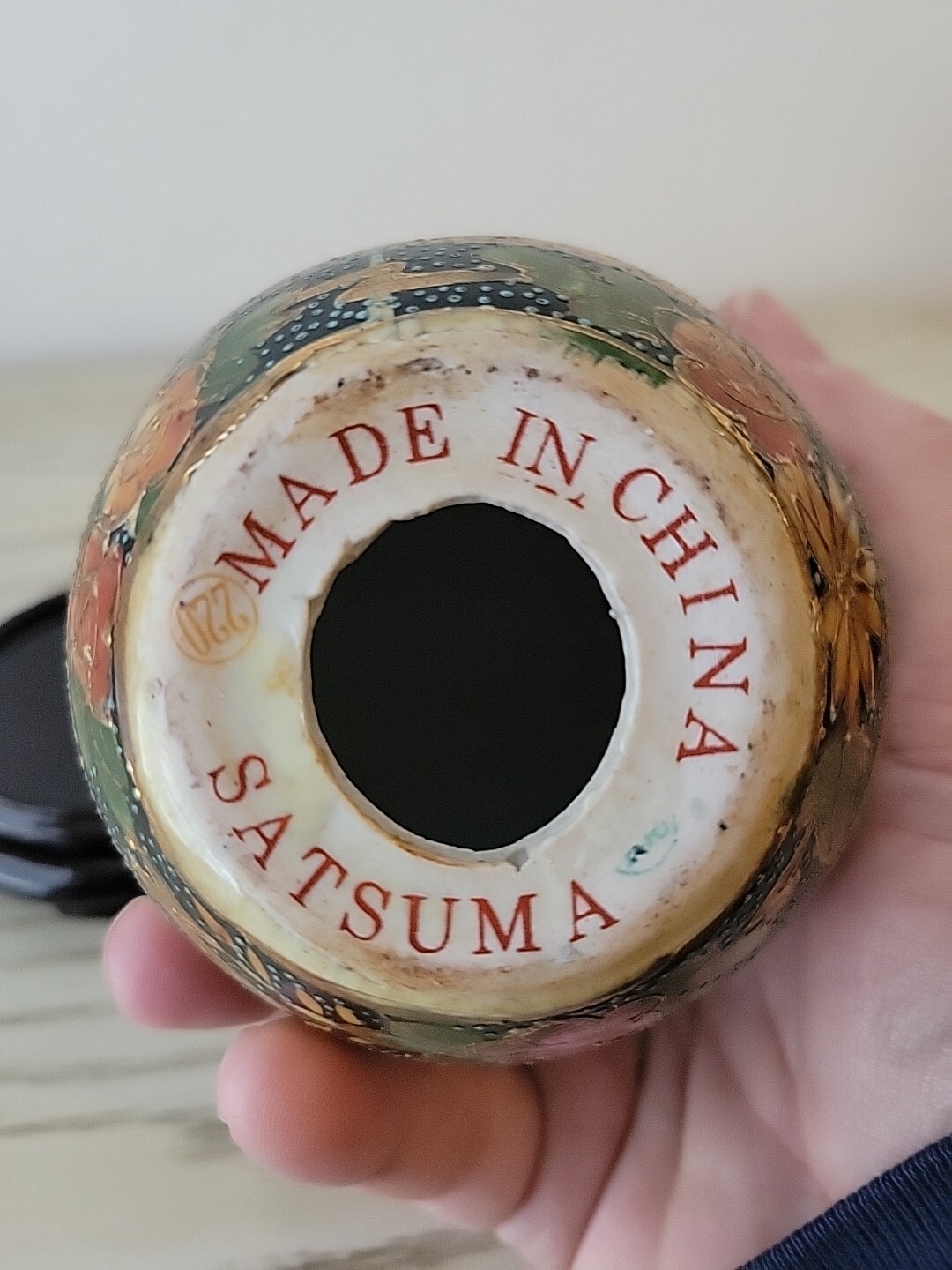 Vintage Chinese Satsuma Hand Painted Porcelain Egg with Geishas 4.5″ Gilt Paint