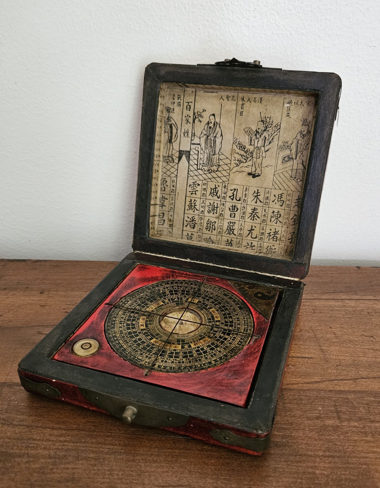 Oriental Chinese Compass in Leatherette Wood Box / Lid Has Issues – See Photos