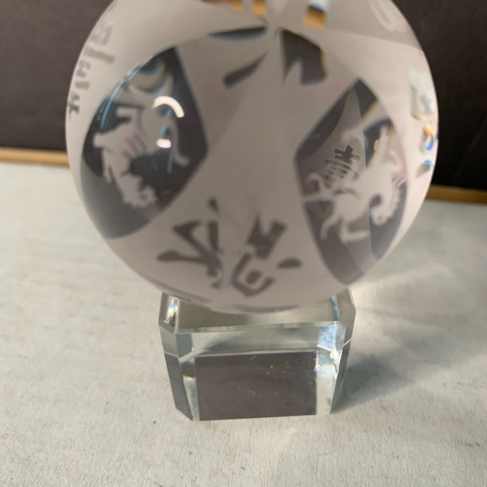 CRYSTAL ALL ZODIAC SIGNS BALL CHINESE CALENDAR IN ORIGINAL BOX z
