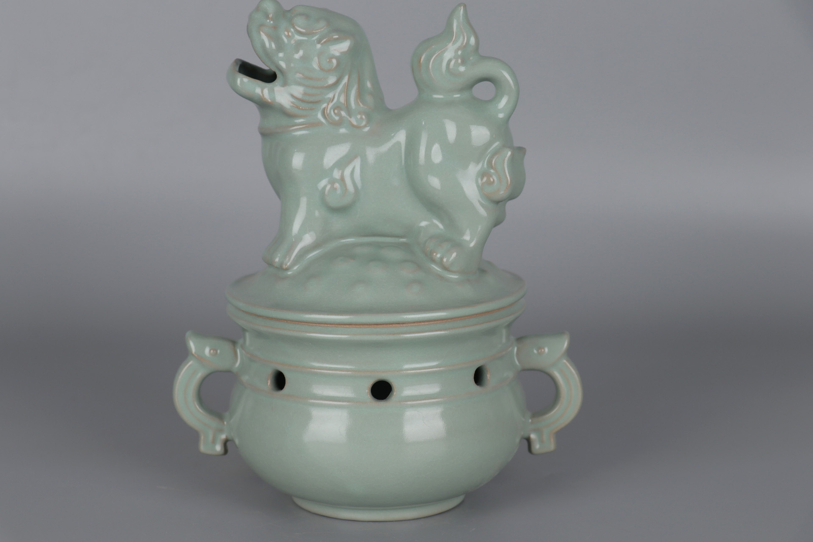 7.4″ China Porcelain Ru Kiln Cracked Glaze Animal Foo Fu Dog Lion Incense Burner