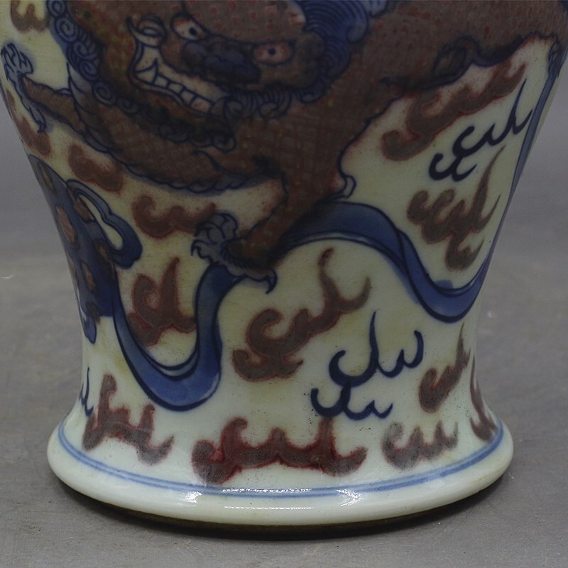 9.4″ Chinese Qing Blue White Porcelain Red Glaze Animal Foo Fu Dog Lion Vase