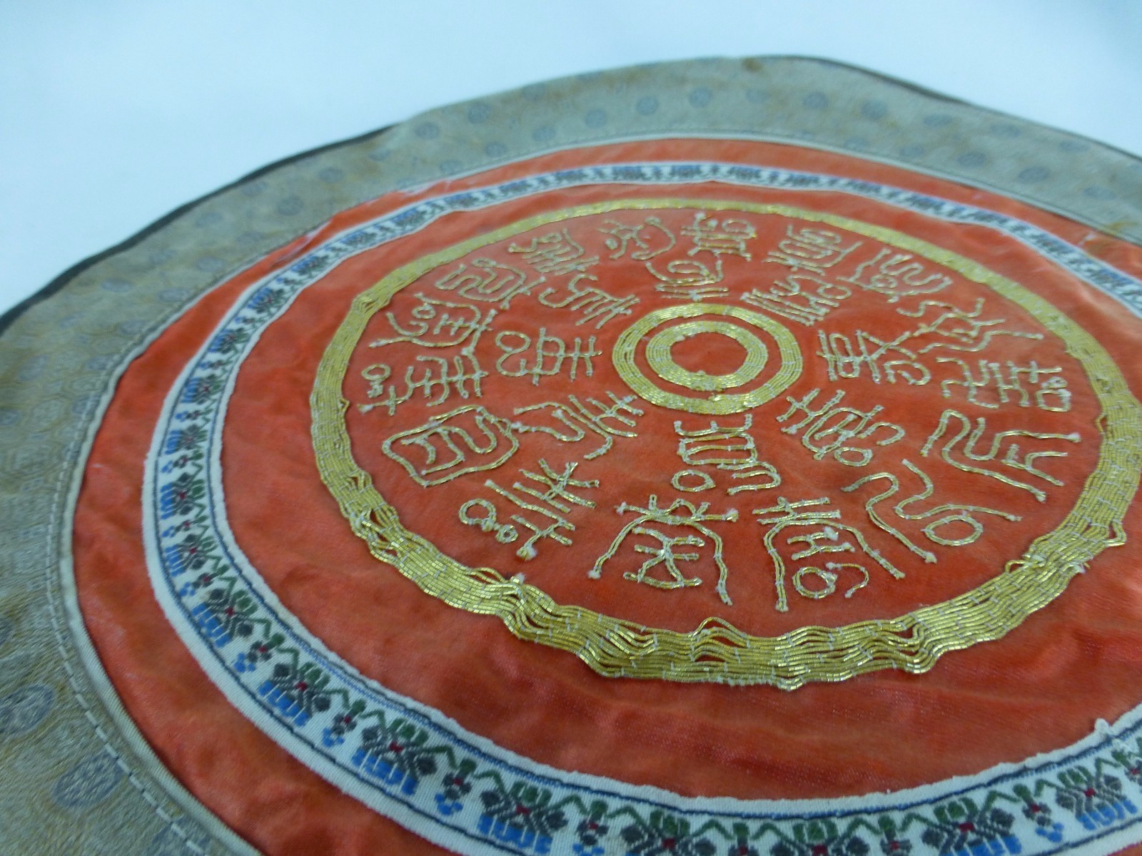 Vintage /Antique Chinese Embroidery unframed textile [Y8-W7-A8]