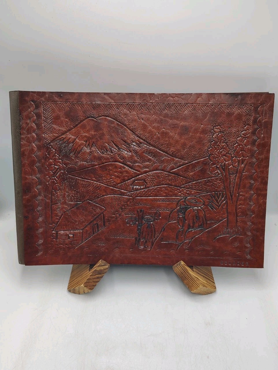 VTG Ecuador Hand Tooled Leather Photo Album Scrapbook 12×9 Landscape Scene