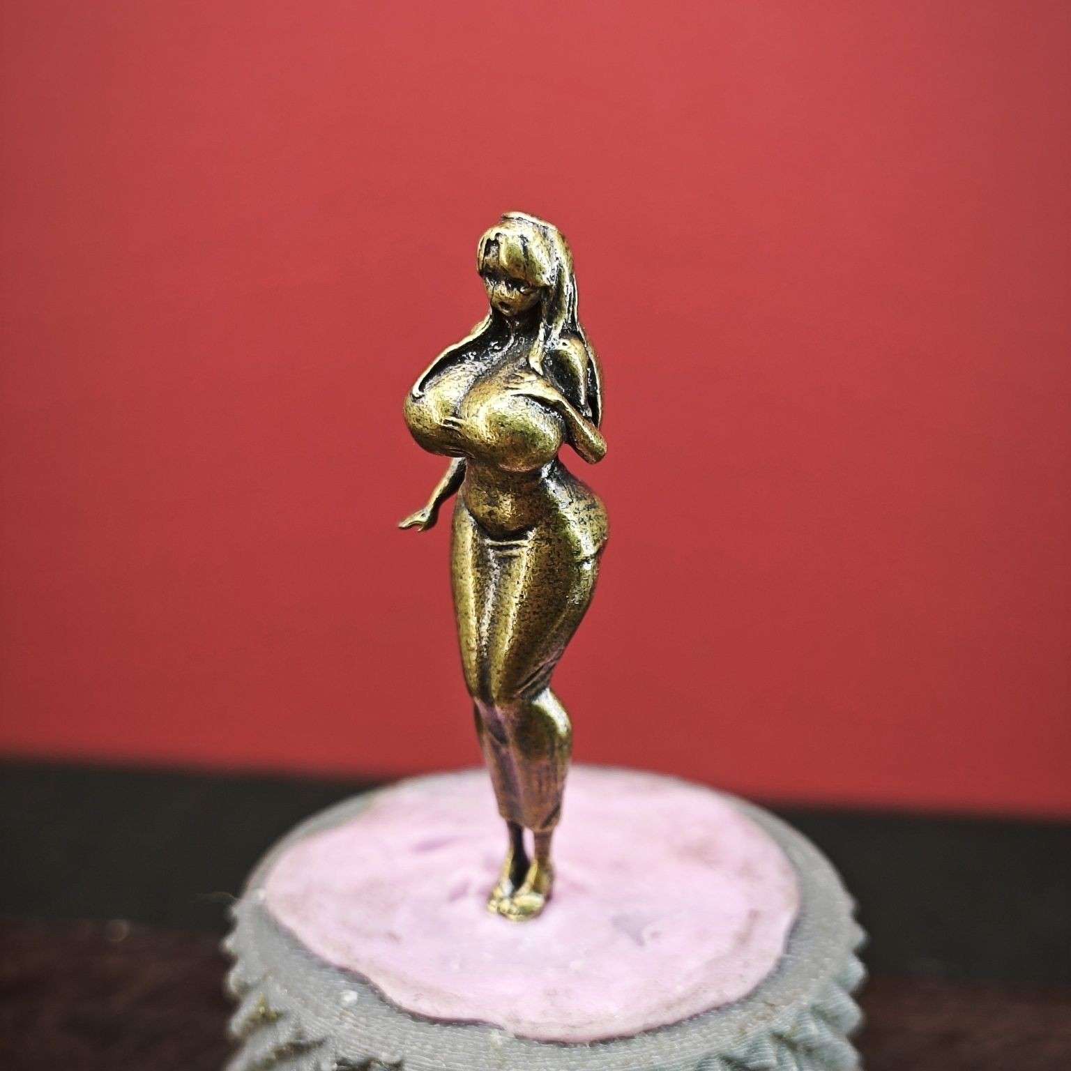Brass 1:64 Scale Miniature Female Figure Statue 39mm Desk Decor Collectible