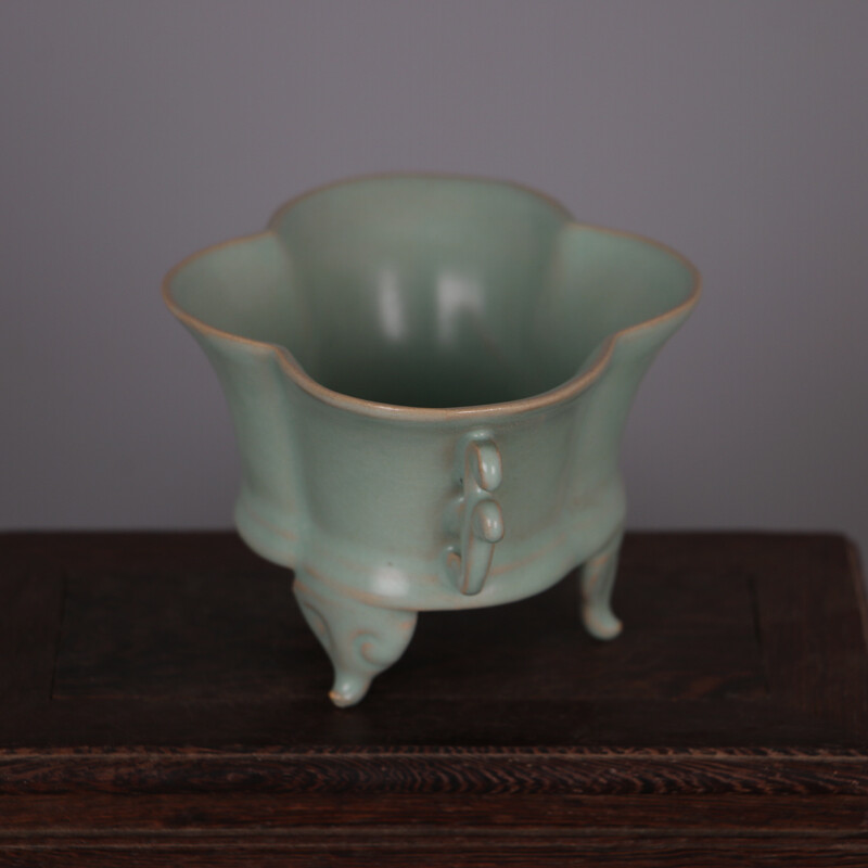 4.7″China Song Porcelain Ru Kiln Green Glaze Fancy Top Three Foot Incense Burner