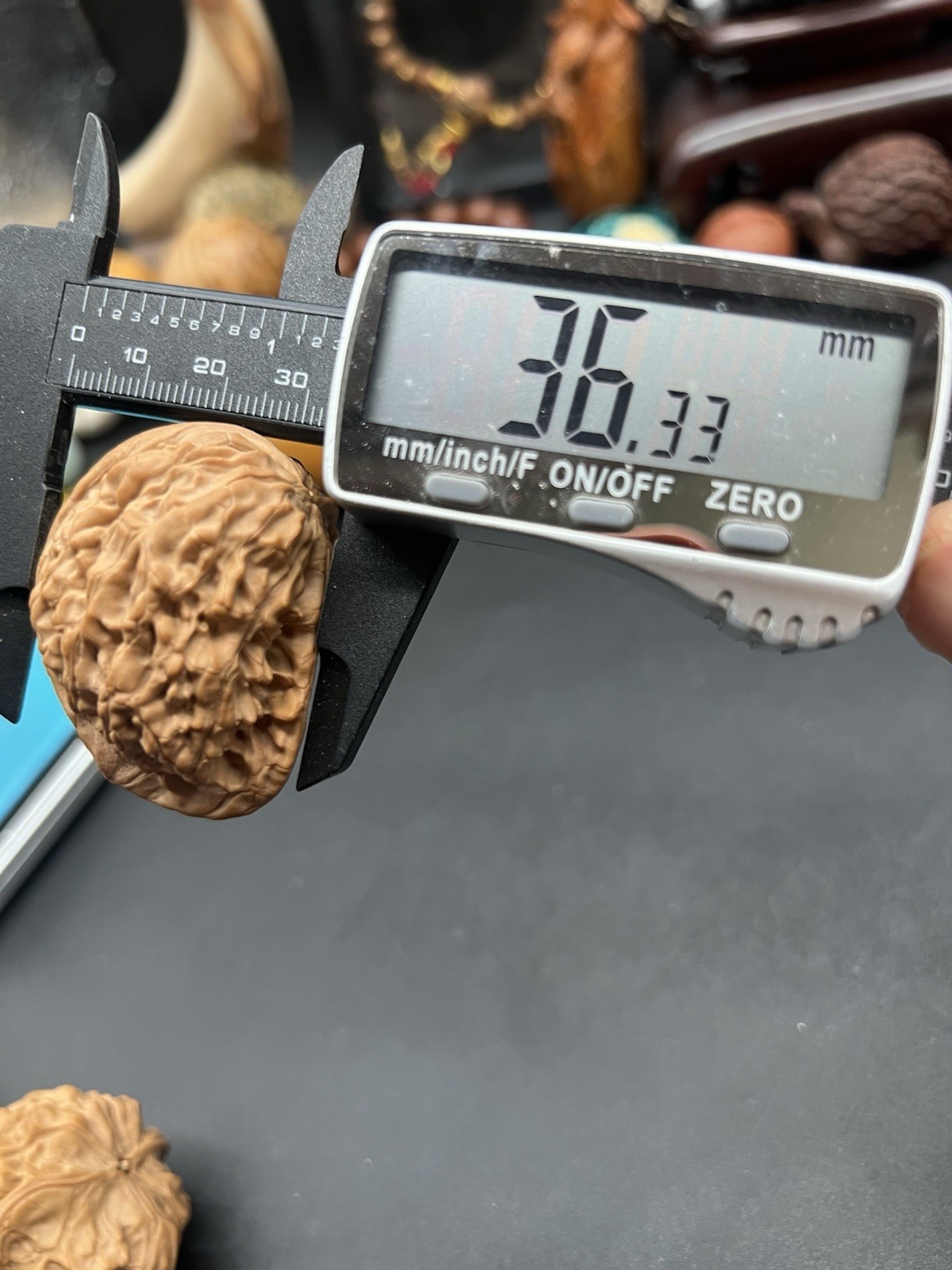 Pair of Match Chinese Health Walnut 36×40×45.5mm 精配文玩核桃～大异性半臂江山