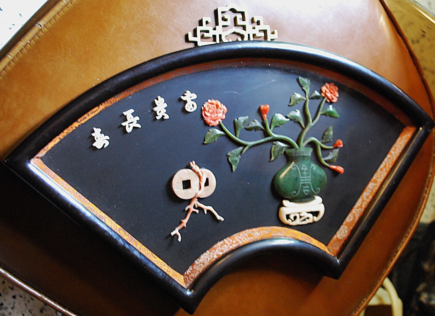 Vtg 17″ Chinese JADE & CORAL Wall Art Flowers/Vase FAN SHADOW BOX FRAME W Glass