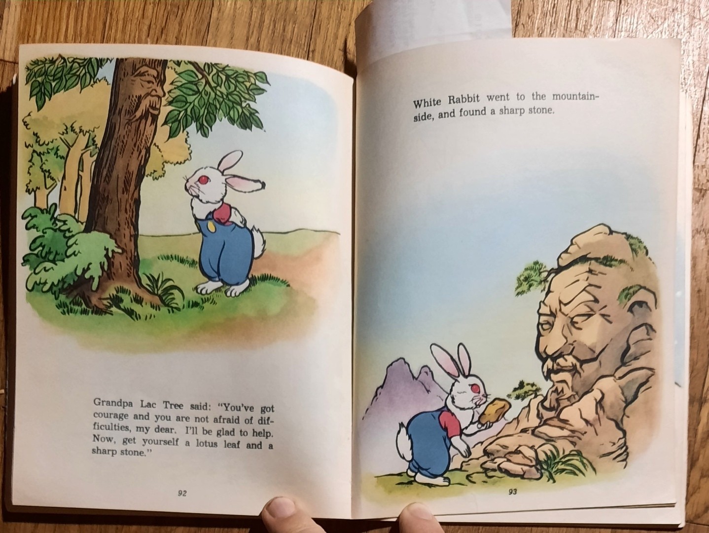 Chinese China Painting Story Fairy Tale English Book Animal Goes Boat Bear Hare