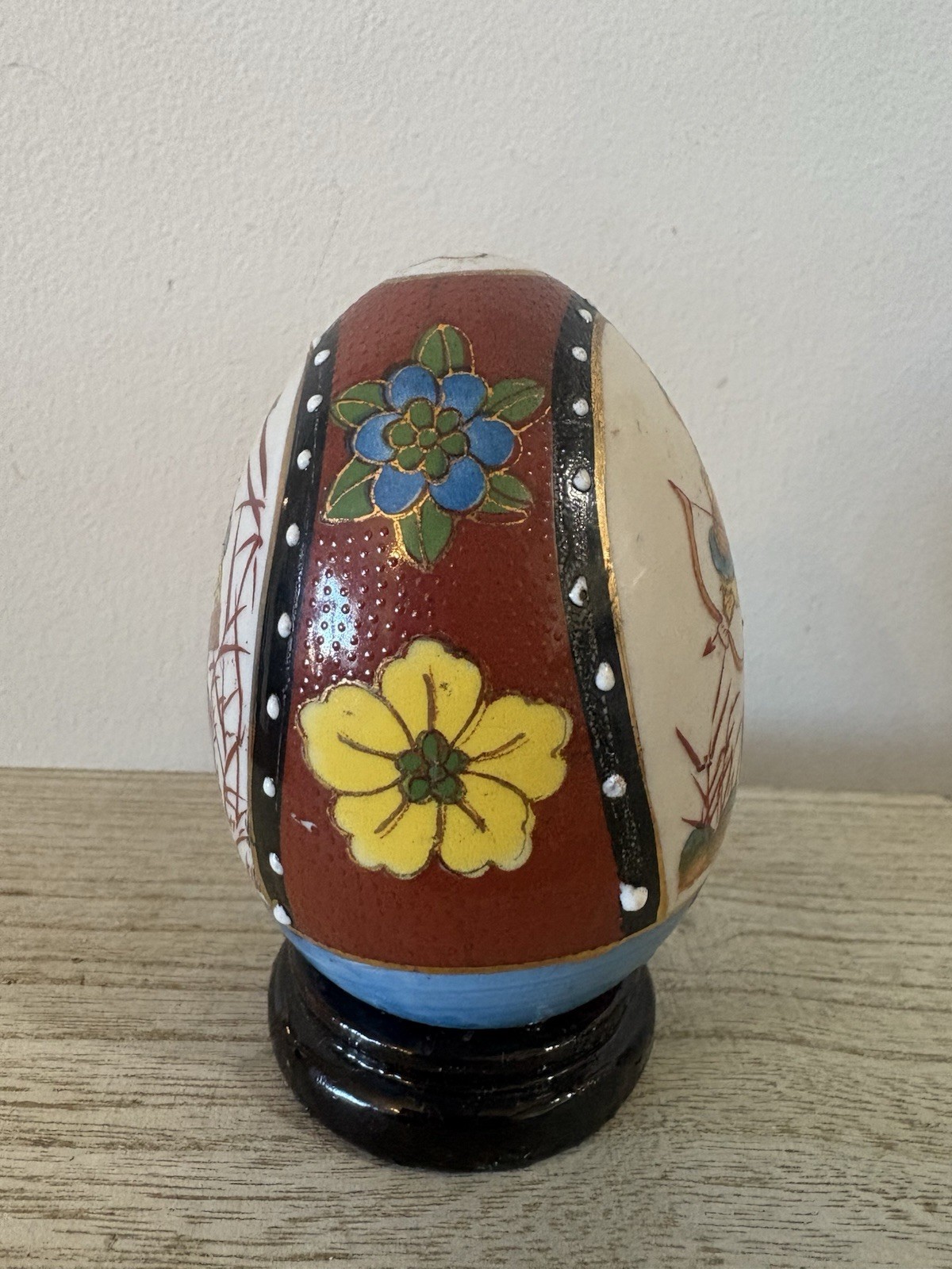 Vintage SATSUMA Samurai Or Female Ninja Asian Oriental Ceramic Egg On stand